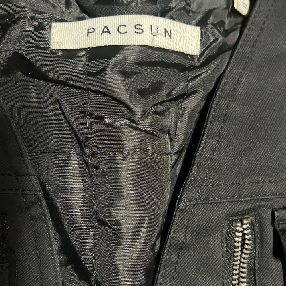 Pacsun Tactical Zippered
Pockets Pouch Utility
Tech Vest Jacket Black
Mens- S - Picture 9 of 14